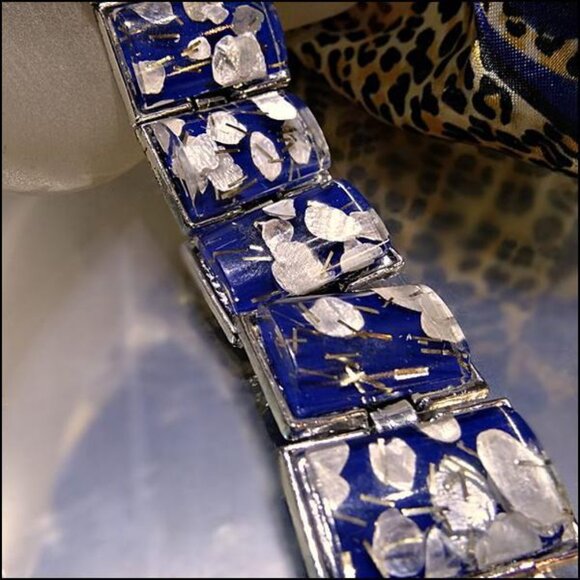 1950s Blue w Silver Confetti Lucite Vintage Bracelet 19091 - Picture 2 of 10